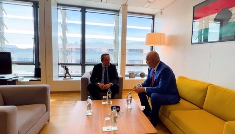 VIDEOLAJM/ Rama takim ‘kokë më kokë’ me Várhelyi: Folëm gjerë e gjatë për planin e ri…