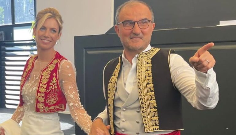 ME JELEK E BREZ TRADICIONAL/ Pamje nga dasma e ambasadorit italian, Luigi Soreca