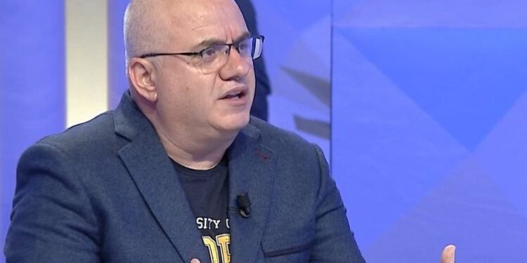 PARALAJMËRON ARRESTIMIN E NJË POLITIKANI TË FUQISHËM/ Artan Hoxha: Rrini gati të enjten tjetër…