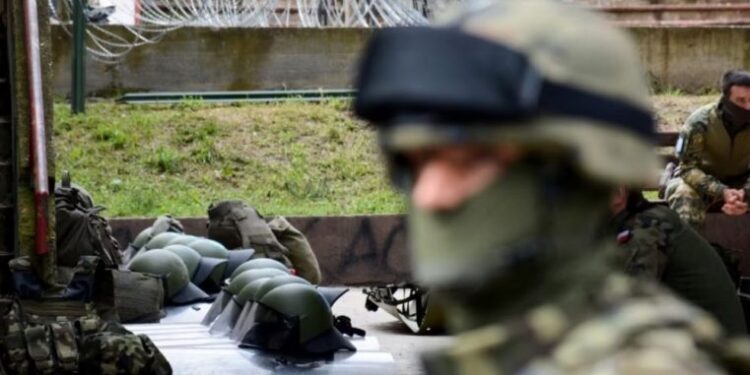 TENSIONET NE VERI/ NATO konfirmon: Trupat shtesë mbërrijnë në Kosovë