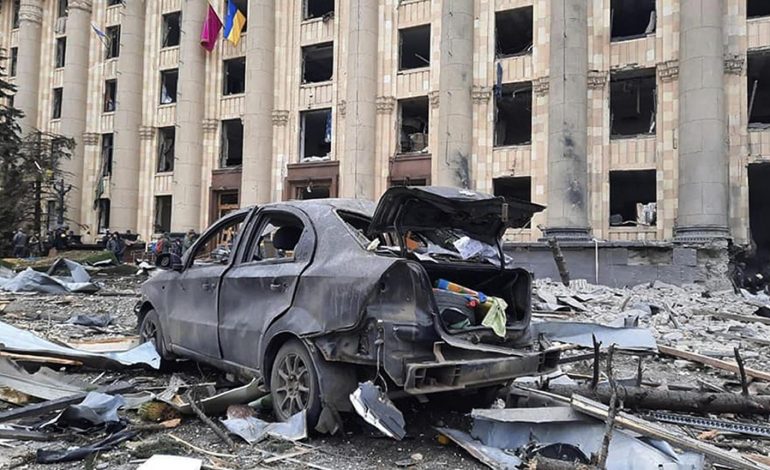 LUFTA/ Forcat ruse vijojnë sulmet në Ukrainë, 2 të vdekur dhe 25 të plagosur në Kharkiv
