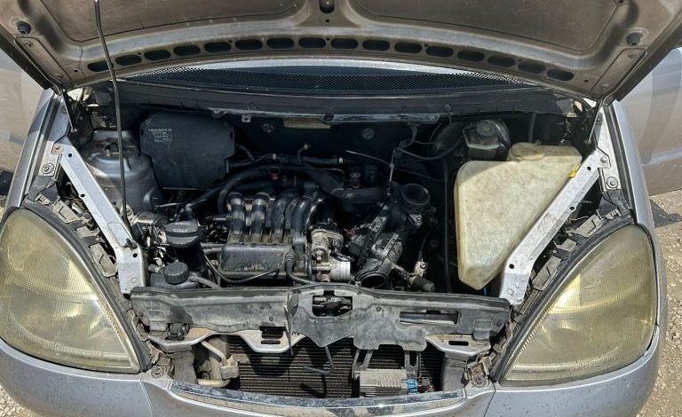 DETAJET E PARA/ Përfshihet nga flakët një makinë në Gjirokastër