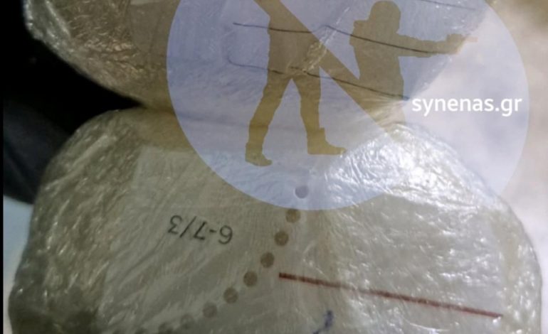 TENTOI TI LARGOHET POLICISË/ Drogën e kishte fshehur te rrobat, kapet me kokainë shqiptari në Greqi