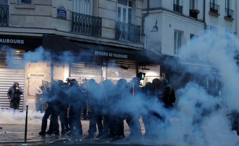 PROTESTAT E DHUNSHME NË PERIFERI TË PARISIT/ Autoritetet franceze thirrje për qetësi