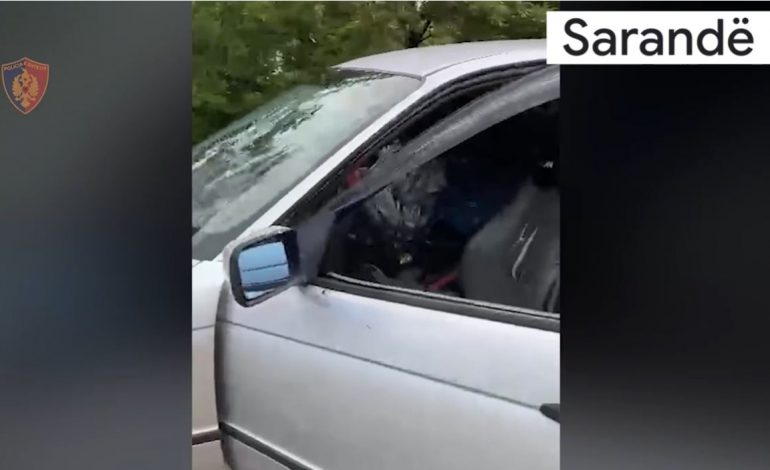 E PËSOJNË KEQ/ “Kolonë” me makina duke transportuar emigrantë të paligjshëm në Sarandë, pranga 3 trafikantëve (EMRAT)