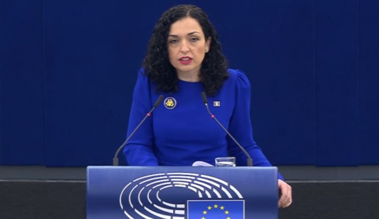 KËRKON MBËSHTETJEN PËR KOSOVËN NË PE/ Vjosa Osmani: Shtëpia nuk mbahet pa miq, sot Europa është destinacioni ynë