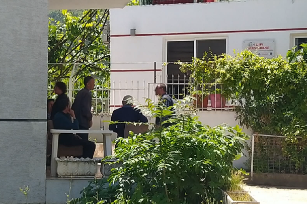 DJALI MBYTI NËNËN NË PËRMET/ Zbardhen detaje të reja: 24-vjeçari kërkonte të blinte armë…