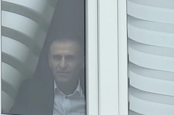 DY JAVË I NGUJUAR NË ZYRË/ Kryetari i ri i komunës së Leposaviçit shfaqet për herë të parë në publik