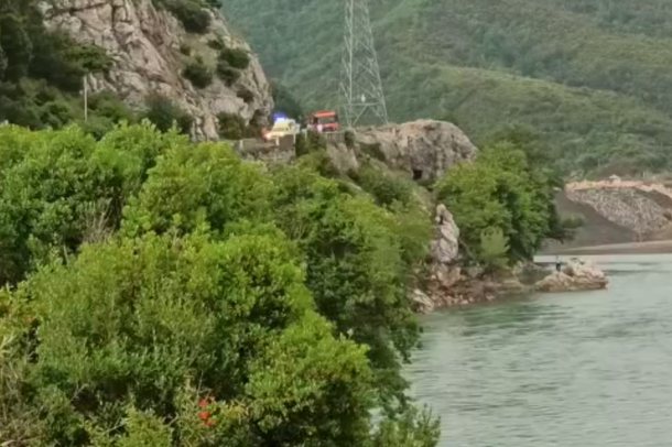 U MBYT NË LUMIN MAT/ Gjendet trupi i pajetë i 22-vjeçarit, po peshkonte dhe…