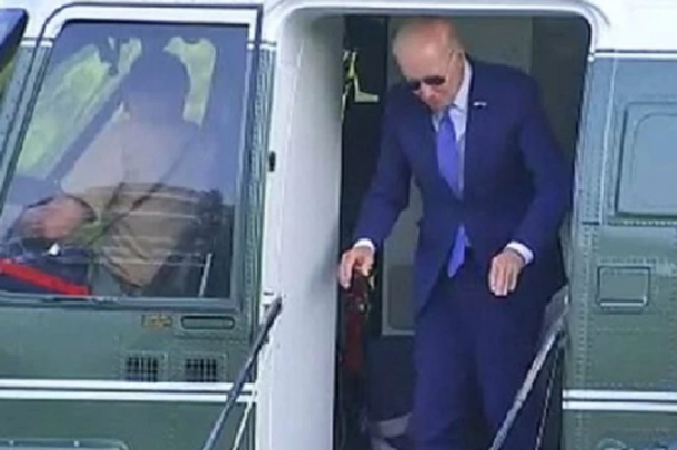 VIDEOLAJM/ Presidenti Biden pëson një tjetër incident në helikopter