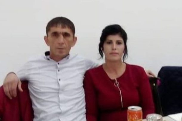U PLAGOS ME THIKË NGA BASHKËSHORTI/ 38 vjeçarja niset drejt Tiranës, autori në arrati