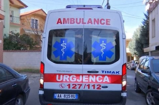 E RËNDË/ Ra në kontakt me rrymën elektrike, ndërron jetë 35-vjeçari në Vlorë