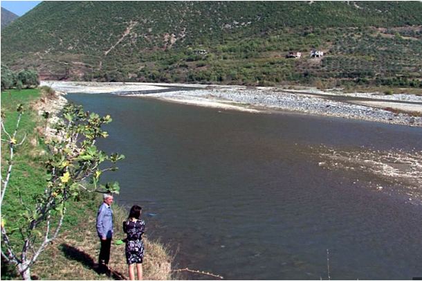 E RËNDË/ Zhduket 46 vjeçari, dyshohet se e ka marrë rrjedha e lumit Shkumbin