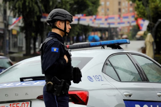 ÇFARË PO NDODH? Sulmohet me granatë godina e komunës në Mitrovicën e Veriut