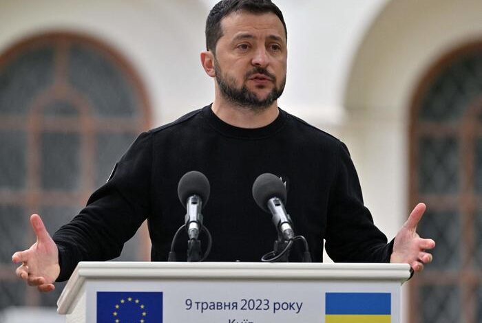 “TRUPAT TANË PO BËJNË REZISTENCË TË VËSHTIRË”/ Zelensky: Humbja për Rusinë do të thoshte…