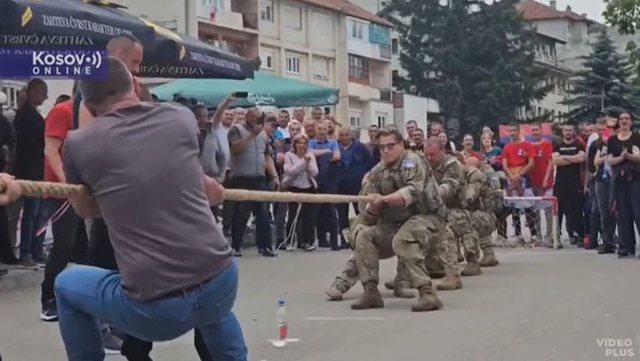 PAMJET/ Protestuesit serbë dhe ushtarët amerikanë të KFOR-it “ndeshen” në tërheqje litari