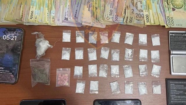 TURISTËT E DROGËS NË SHQIPËRI/ Dhjetëra të huaj janë arrestuar si shpërndarës në plazhet e vendit