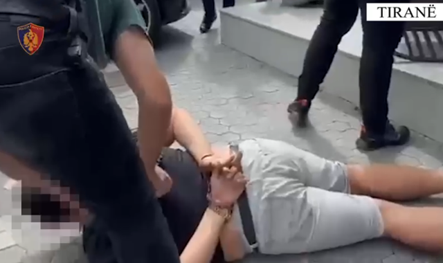 DETAJET E REJA NGA OPERACIONI/ 5 të rinjtë u arrestuan pasi agjenti i futur nga policia iu bleu drogë! Pakoja e kokainës kishte…