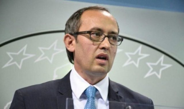 TENSIONET NË VERI/ Hoti: Binomi Kurti-Osmani po dërgon Kosovën drejt izolimit. Të paaftët e kthyen vendin në…