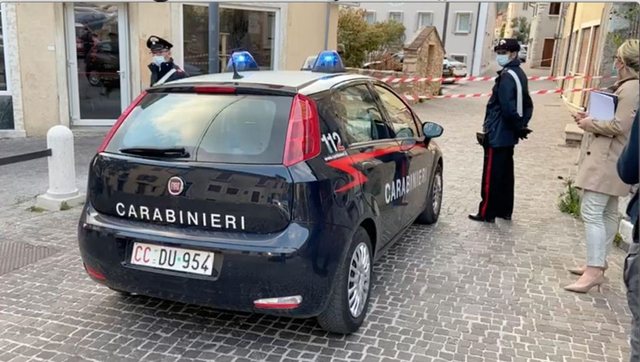 E RËNDË/ Ekzekutohet në hyrje të pallatit policja italiane