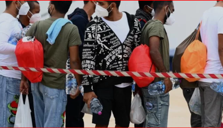 ARRIHET MARRËVESHJA PËR AZIL KËRKUESIT/ Vendet që nuk do të pranojnë emigrantë do të paguajnë 20 mijë Euro