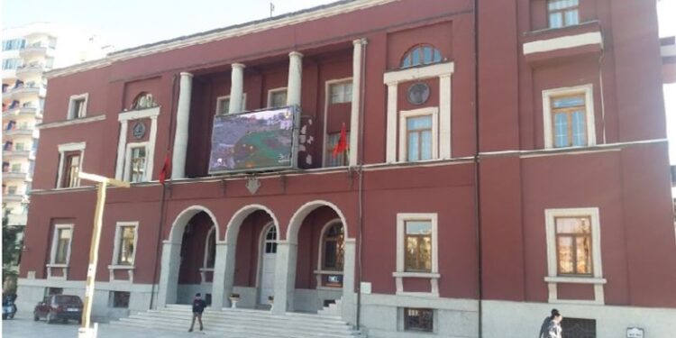 EMRAT/ Kush janë zyrtarët e ish zyrtarët e Bashkisë Durrës, të arrestuar me urdhër të SPAK
