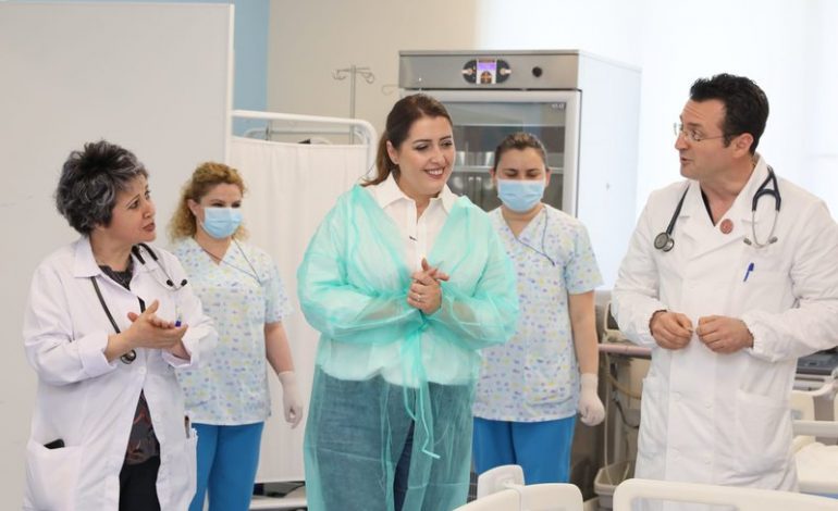 KRYHET OPERACIONI I VËSHTIRË NË ZEMËR TEK 2-VJEÇARI/ Manastirliu: Mirënjohje ekipit, ndërhyrje delikate tashmë janë të mundura në QSUT