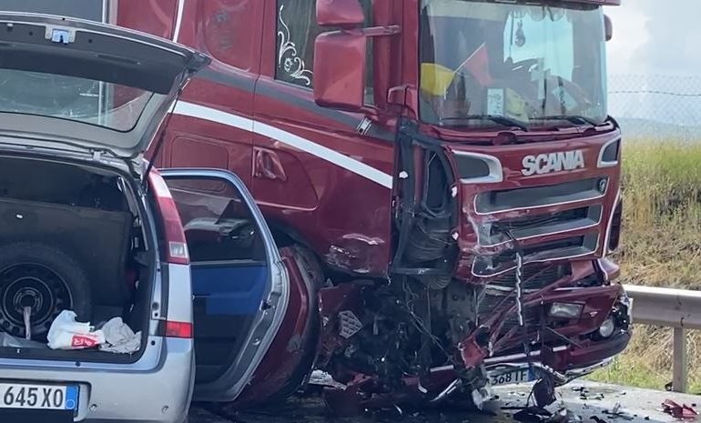 DETAJE/ Humbi jetën në aksident, polici po lëvizte në korsinë e gabuar