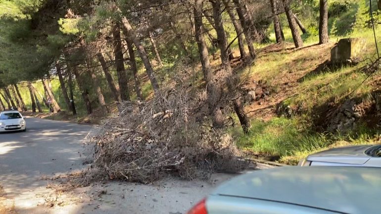 RRËZOHET PEMA/ Bllokohet pjesërisht aksi Krujë-Fushë Krujë