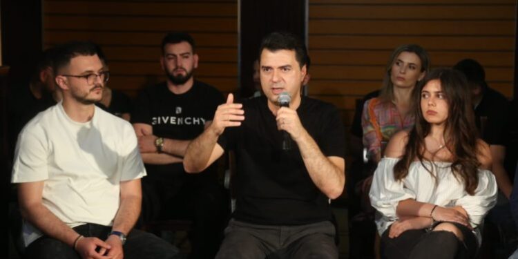 TAKIM ME TË RINJTË NË VLORË/ Basha: Marrëveshja Berisha-Rama dëmtoi bashkëjetesën demokratike