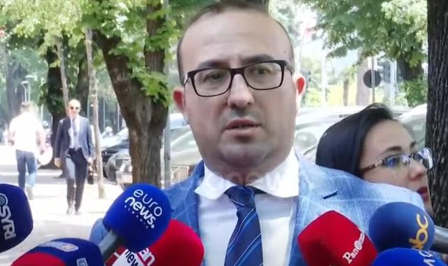FLET PAS TAKIMIT ME BASHËN/ Korreshi: Folëm për ofendimet dhe kërcënimet e mbështetësve të tij, u distancua nga ato sjellje