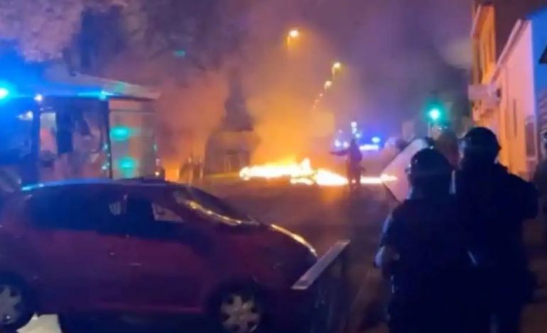VRASJA E 17-VJEÇARIT NGA POLICIA FRANCEZE/ ‘Shpërthejnë’ trazira në Paris, 24 protestues në pranga