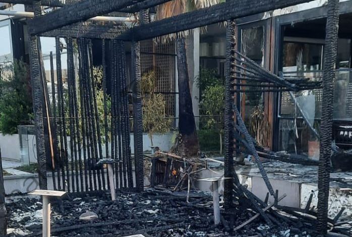 LOKALI I NOIZYT U PËRFSHI NGA FLAKËT/ Vjen reagimi i parë, zbulohet shkaku i zjarrit