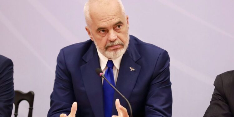 RRETH 1600 VENDE VAKANTE PËR PRAKTIKË NË ADMINISTRATË/ Rama fton të rinjtë të aplikojnë