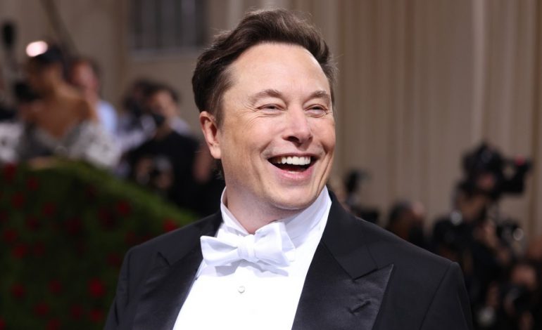 NJË LUFTË “KOKË MË KOKË”/ Elon Musk është sërish njeriu më i pasur në botë