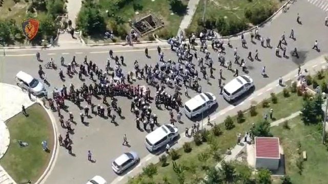 PAMJET/ Dje muxhahedinët u përplasën me policinë në shenjë kundërshtie për kontrollet, si paraqitet situata në kampin Ashraf