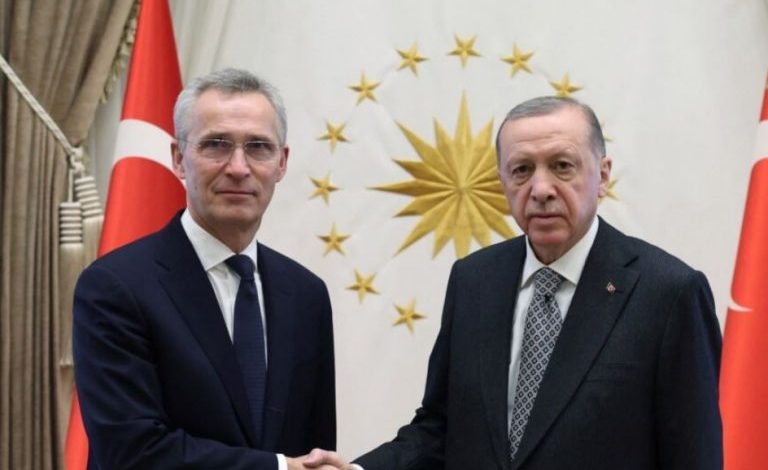 “NDRYSHONI QASJE”/ Stoltenberg thirrje Erdoganit: Suedia i ka përmbushur obligimet për anëtarësim në NATO