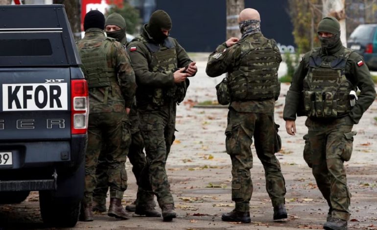TENSIONET/ KFOR-i lejon policinë e Kosovës të kalojë në Leposaviç, por ndalon ministrat
