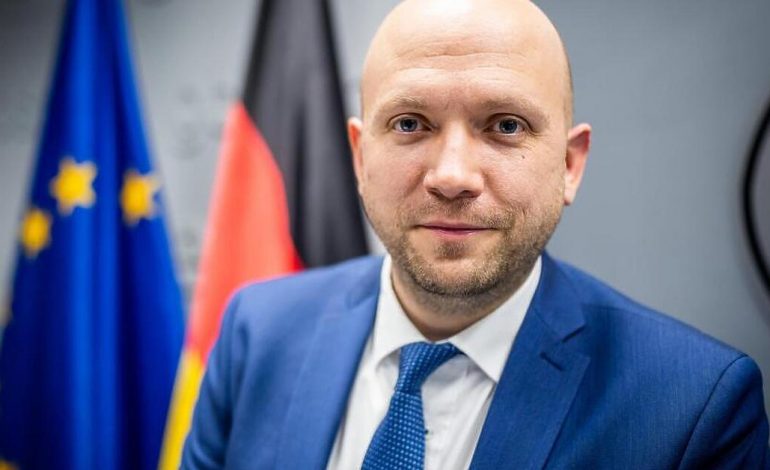TENSIONET NË VERI/ Sarrazin: Ky nuk është toni me të cilin arrihet paqja mes dy vendeve