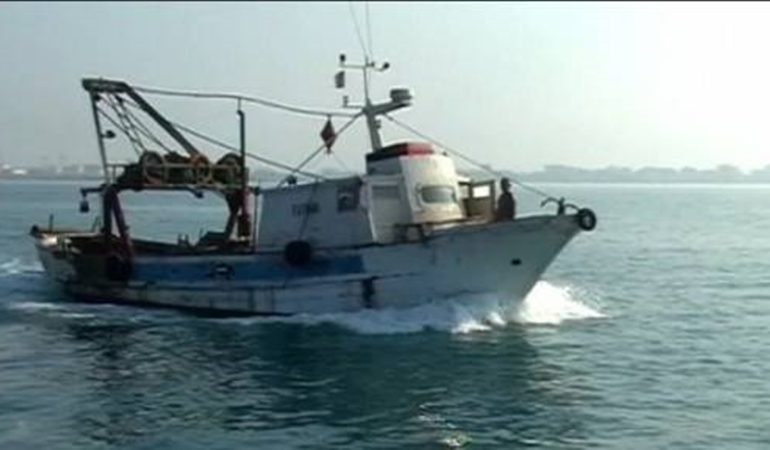DYSHOHET SE VINTE NGA LIBIA/ Kapen 3 peshkarexha me naftë kontrabandë në Durrës