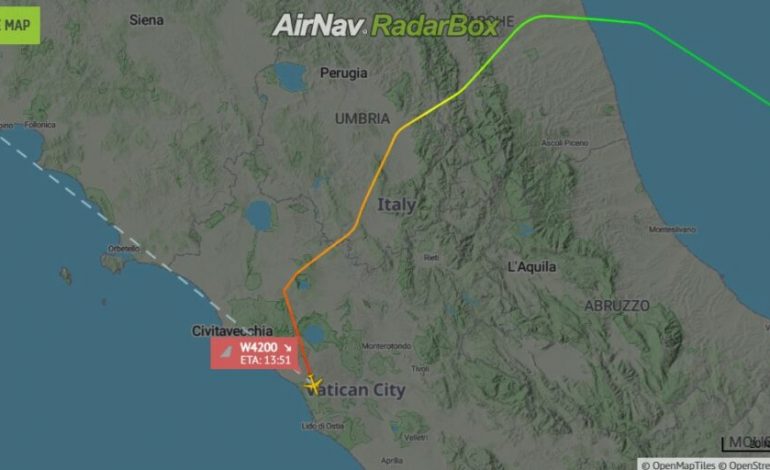 PANIK NË AJËR/ Avioni i Wizz Air i nisur nga Tirana drejt Lionit shpall emergjencë në fluturim, kërkon ulje të detyrueshme në Romë