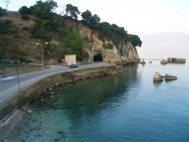E RËNDË/ Po lahej në det, mbytet pushuesi tek Uji i Ftohtë në Vlorë