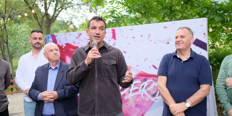 FALENDERON BANORËT E NJËSISË 12 DHE DAJTIT/ Veliaj: Fitorja erdhi sepse punojmë çdo ditë sikur të jetë fushatë