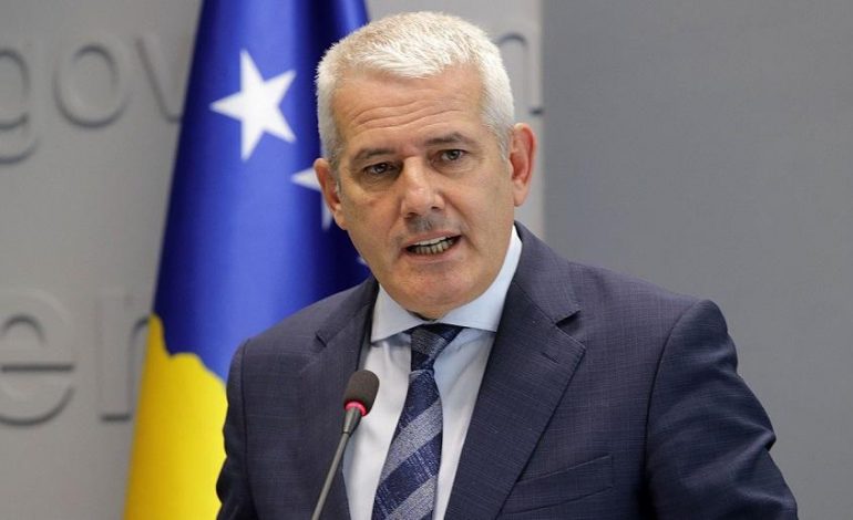 “RRËMBEHEN TRE POLICË NË VERI TË KOSOVËS”/ Sveçla: Serbia po vazhdon të jetë gardiani i së keqes në Kosovë e rajon
