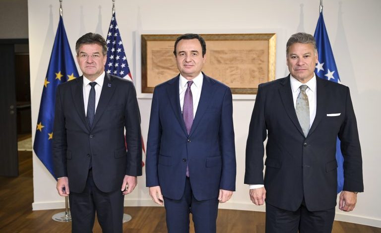 TAKIMI I ORËVE TË VONA/ Çfarë u diskutua mes Kurtit, Escobar dhe Lajçak. Zyrtarët e lartë takohen sot me Osmanin