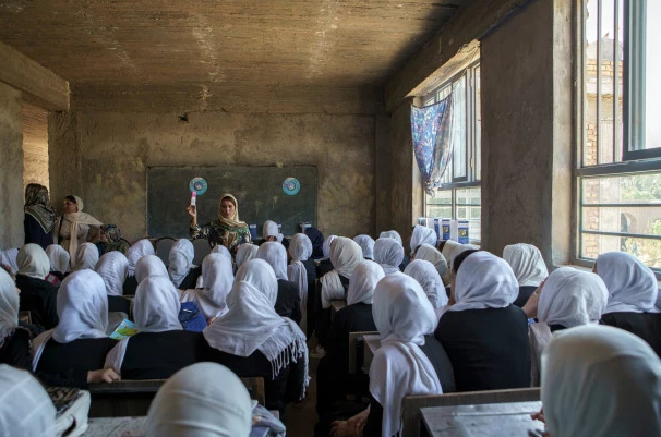 NDODH SËRISH/ helmohen 80 nxënëse në një shkollë në Afganistan