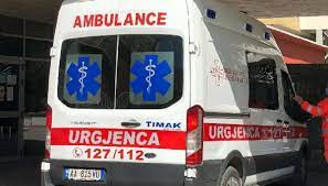 E RËNDË/ Ishte duke punuar me babanë, 22-vjeçari bie aksidentalisht nga mjeti. Ndërron jetë në spital