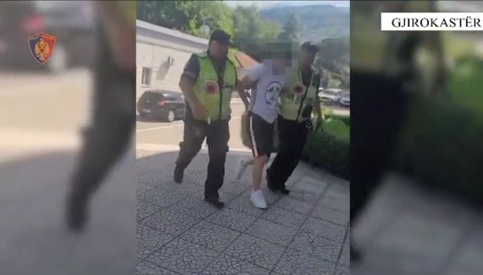 U KAP DUKE TRANSPORTUAR EMIGRANTË TË PALIGJSHËM/ Pranga 36-vjeçarit në Gjirokastër