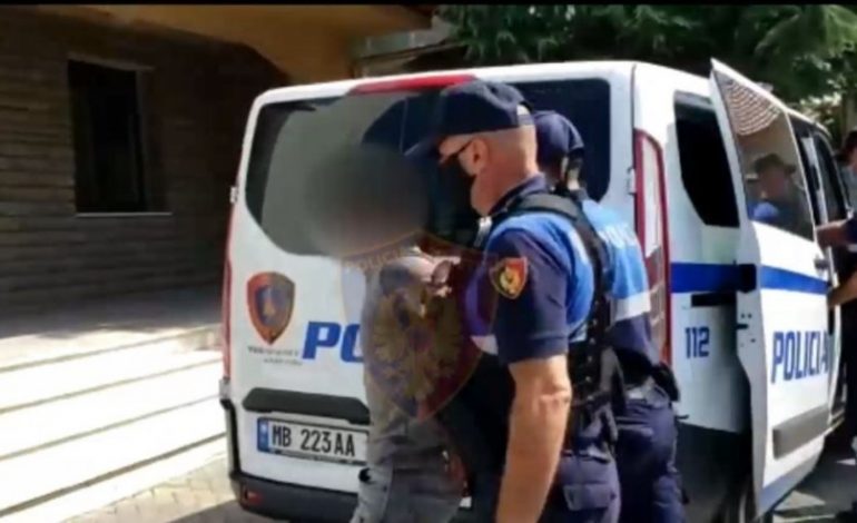 SHISTE KOKAINË NË DOZA/ Kapet në flagrancë 30-vjeçari në Gjirokastër
