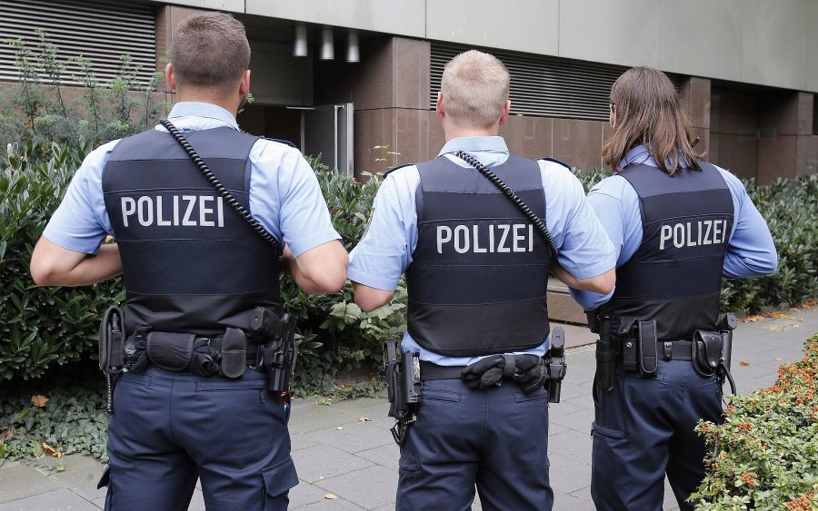 ALARM NË BERLIN/ Raportohet për një person të armatosur në një shkollë